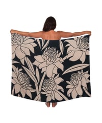 Hawai'ian Pareo  TORCH GINGER  Black Tan  HNLS03656-8690