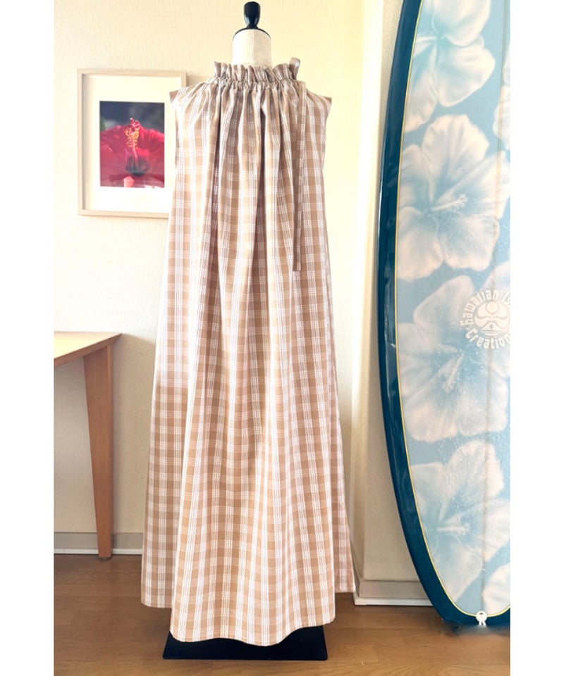 ヘアメイクアップ後でも崩さず着れるワンピース パラカ BEIGE