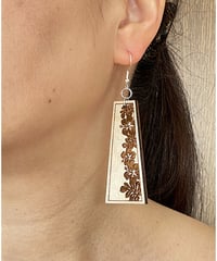ナチュラルウッド  ピアス    ハイビスカス    HNLS03249-5530
