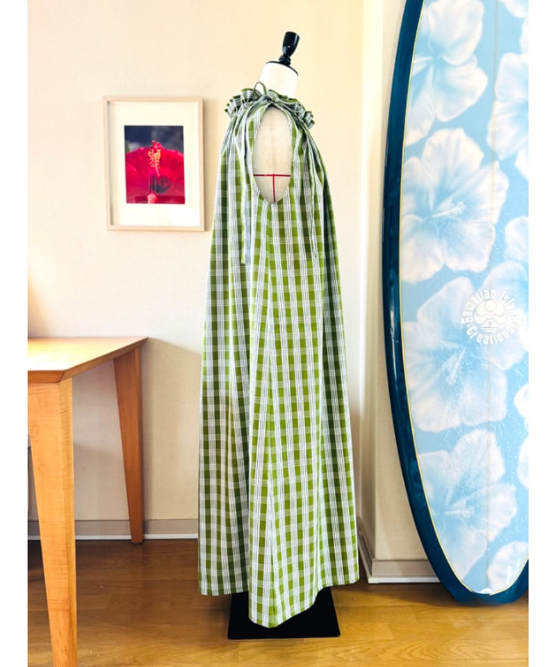 ヘアメイクアップ後でも崩さず着れるワンピース パラカ AVOCADO