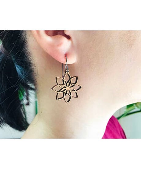 チェリーウッド　ピアス　ロータス   Lotus Flower  Earrings　HNLS03032-67620