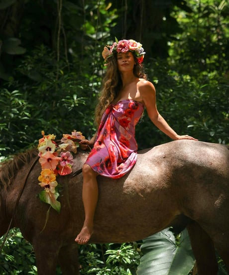 Tag Aloha PAREO  Lei Lady with Ocean Dreamer   HNLS03582-53630