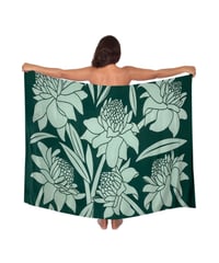 Hawai'ian Pareo  TORCH GINGER  AVENTURINE COCONUT  HNLS03748-96410