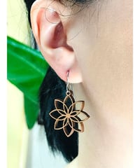 チェリーウッド　ピアス　ロータス   Lotus Flower  Earrings　HNLS03032-67620
