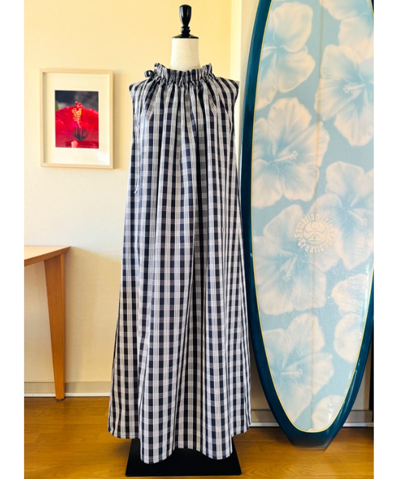 ヘアメイクアップ後でも崩さず着れるワンピース パラカ NAVY HNLS03716