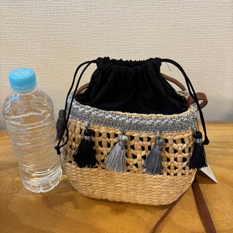 Moon Tassel Basket　夏を上品に楽しむショルダーバッグ