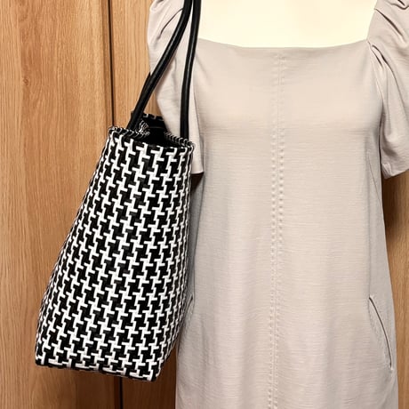 ♦︎HG デザイン TOTE ♦︎【White x Black】（ホワイト x ブラック）♦︎ 千鳥 ♦︎M
