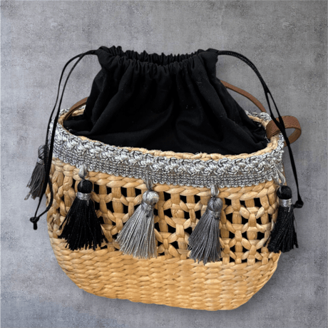 Moon Tassel Basket　夏を上品に楽しむショルダーバッグ