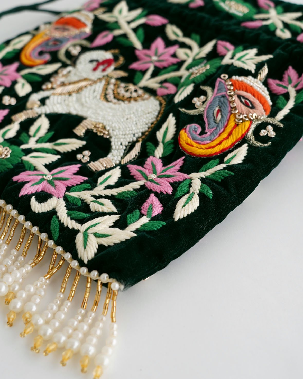 目のモチーフ　巾着袋バッグ　イーブルアイ インド刺繍　ハンドメイド　ビーズ装飾 目のモチーフ 巾着袋バッグ イーブルアイ インド刺繍 ハンドメイド