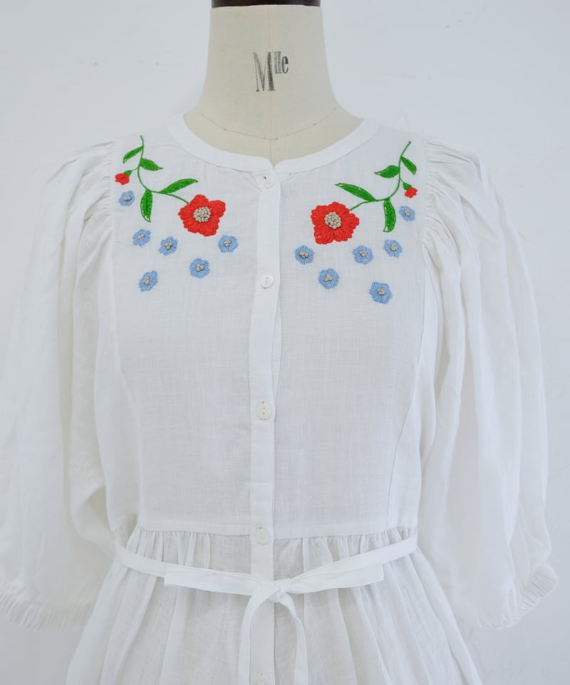 アリ刺繍Singリネンワンピース | kapuwa アリ刺繍Singリネンワンピース | kapuwa
