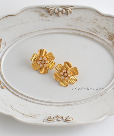 フラワーモチーフピアス / ゴールド