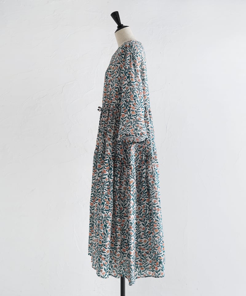 【新品未使用】Flower motifカッティングワンピース 楽天市場】クラシカルな正統派。小花柄プリントワンピース・再