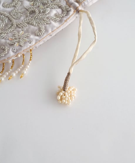 【インド雑貨】フラワービーズ刺繍巾着バッグ /light beige