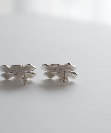 フラワーモチーフピアス / シルバー