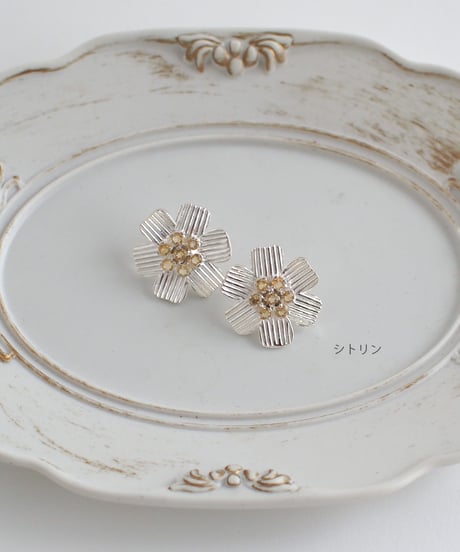 フラワーモチーフピアス / シルバー