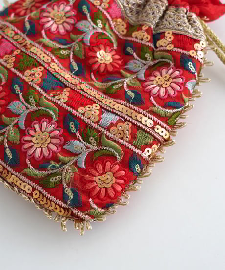 【インド雑貨】フラワー刺繍ミニ巾着バッグ