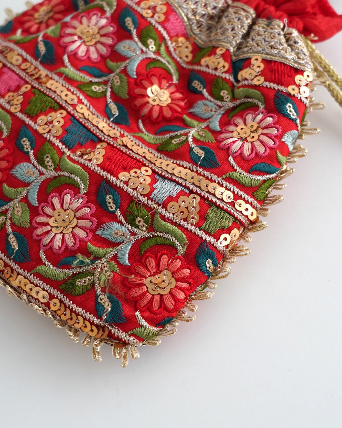 インド雑貨】フラワー刺繍ミニ巾着バッグ | kapuwa
