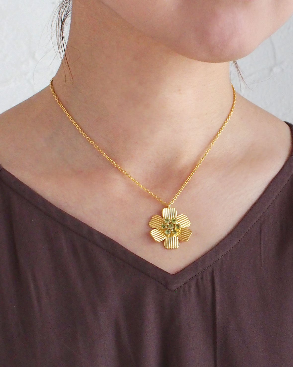 極美品✨ ネックレス　パール　フラワーモチーフ　花　果実　シルバー刻印　真珠 パール 真珠 ネックレス シルバー ホワイト アコヤ フラワー金具
