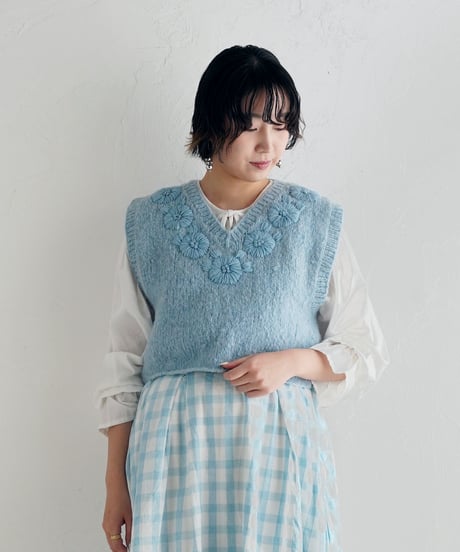 【ネパールハンドメイドニット】手編みフラワーモチーフベスト