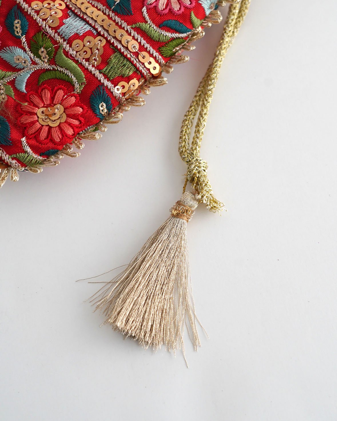 インド雑貨】フラワー刺繍ミニ巾着バッグ | kapuwa