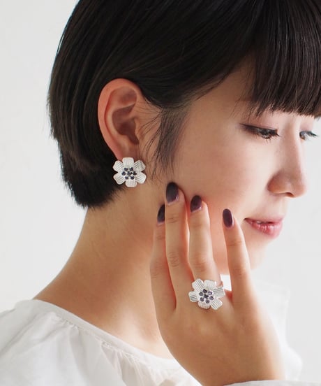 フラワーモチーフピアス / ゴールド