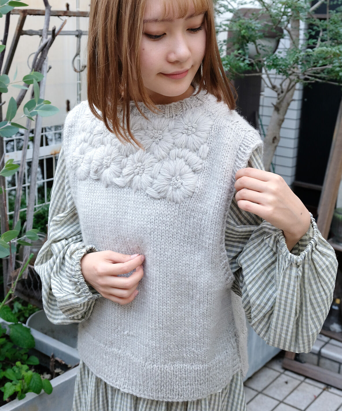 新品タグ付き⭐️ハグオーワー　フラワー＆ポップコーン編みハンドニットベスト 新品タグ付き⭐️ハグオーワーフラワー＆ポップコーン編みハンドニット