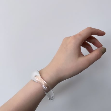 《予約販売》clear uneune bangle
