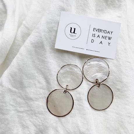 gold shell oval pierce・earring