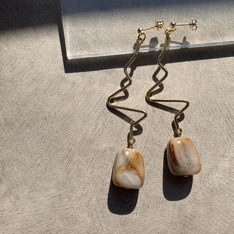 gold snake marble beige pierce・earring
