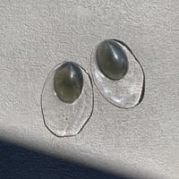 gray cabochon clear plate pierce earring