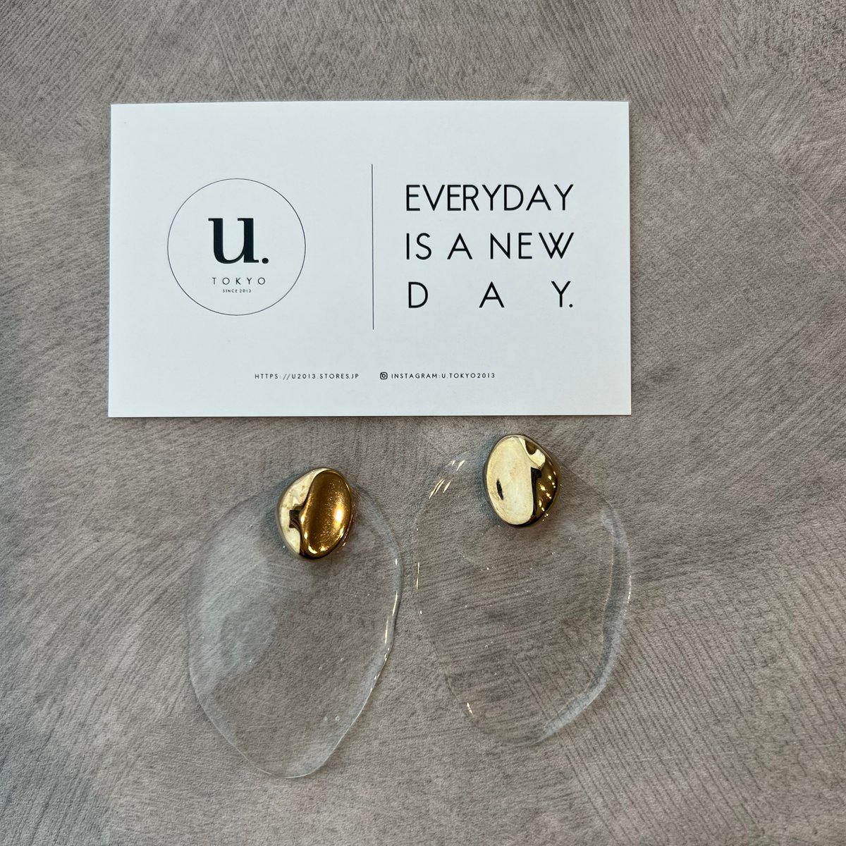 gold clear warped pieace earring | u.tokyo