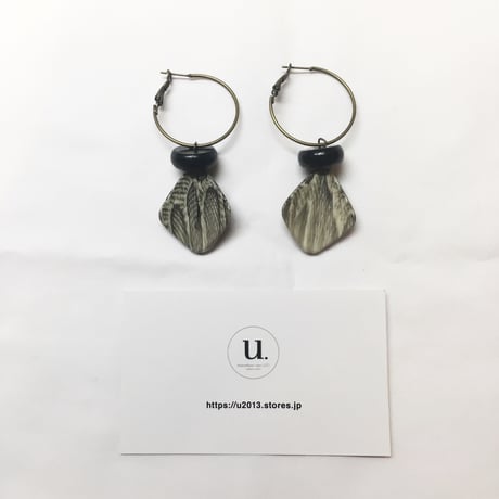 パイソン×フープピアス