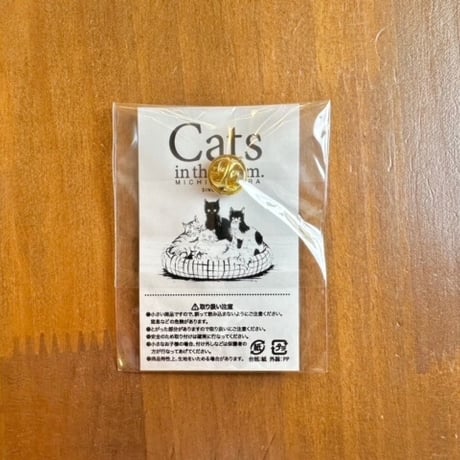 ハラミチヨさんの黒ねこピンバッジ