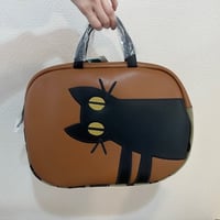 旅がもっと楽しくなる(=^・^=)　「見つめるねこ」のボストンバッグ