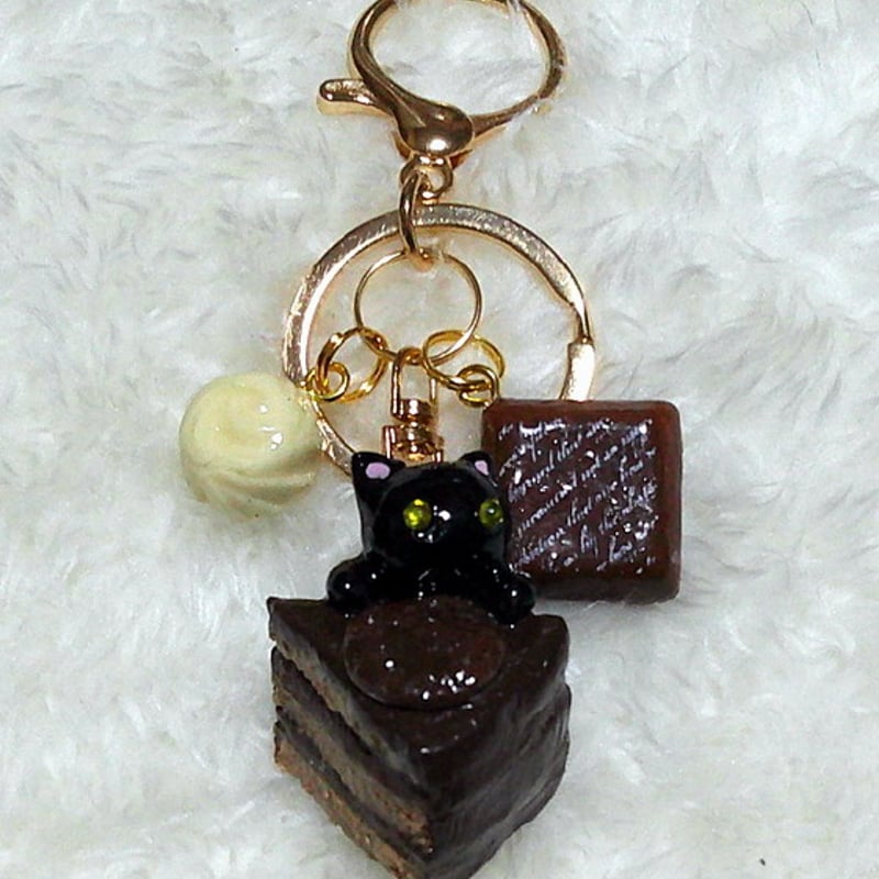 Valentineにも🍫 チョコケーキのキーホルダー | 保護ねこカフェ もりねこ
