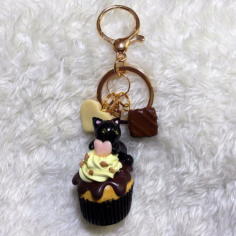 Valentineにも🍫 チョコケーキのキーホルダー | 保護ねこカフェ もりねこ
