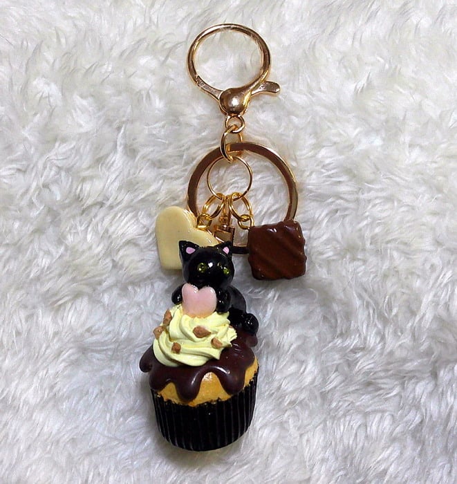 Valentineにも🍫 チョコケーキのキーホルダー | 保護ねこカフェ もりねこ