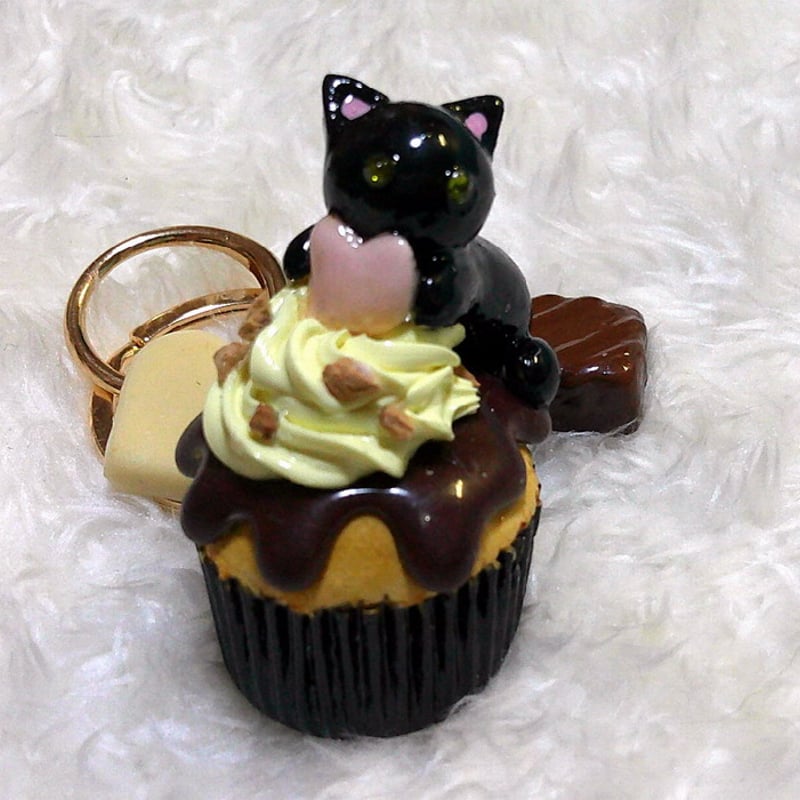 Valentineにも🍫 チョコケーキのキーホルダー | 保護ねこカフェ もりねこ