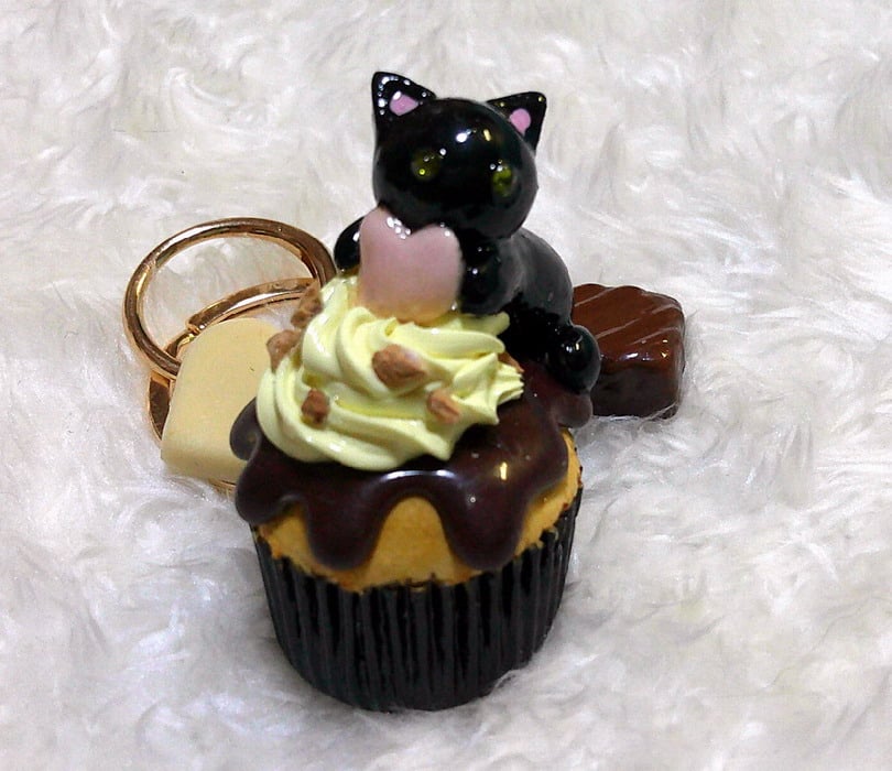 Valentineにも🍫 チョコケーキのキーホルダー | 保護ねこカフェ もりねこ