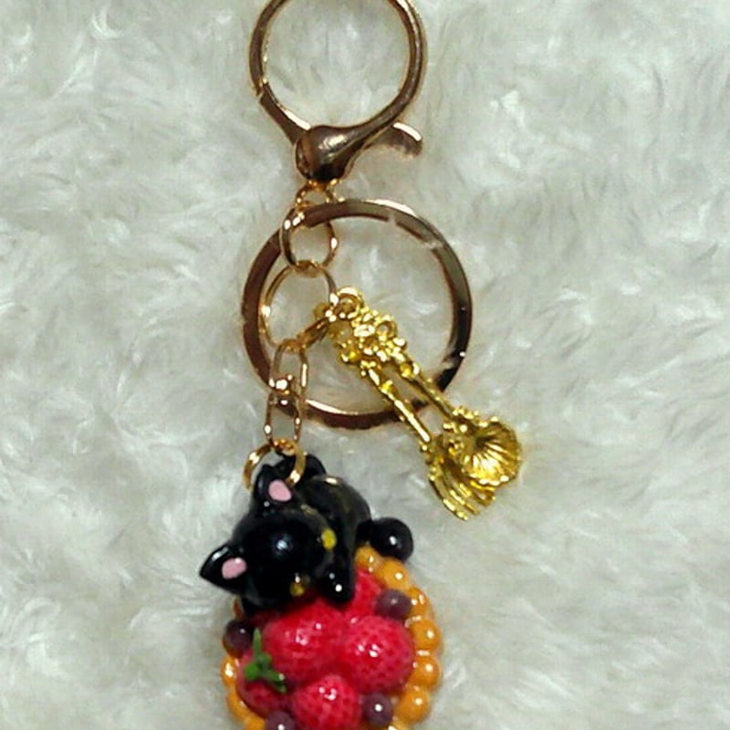 いちごタルト🍓のキーホルダー | 保護ねこカフェ もりねこ