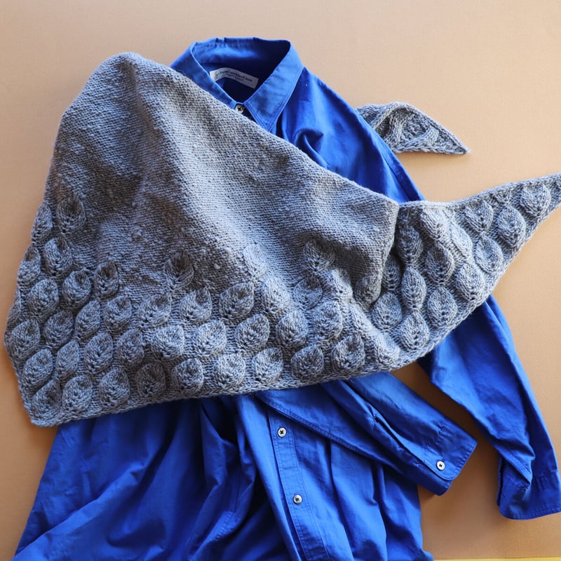 リーフ模様のトライアングルショール モヘア エメラルドグリーン 大判サイズ リーフ模様のトライアングルショール モヘア エメラルドグリーン 大判