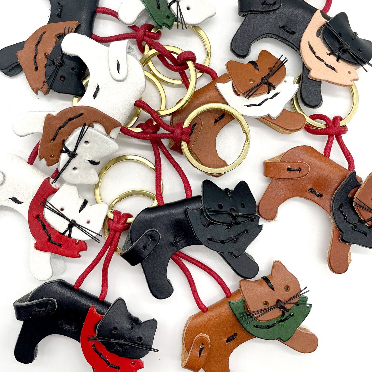 じゃれねこちゃんとスケボー　キーホルダー　とらねこ じゃれねこちゃんとスケボーキーホルダーとらねこ