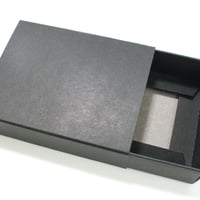 スリーブ箱-クラフト黒ボール-W90D70H25（100箱入）