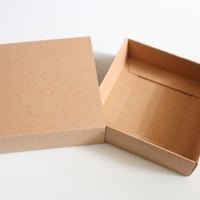 スリーブ箱-クラフト-W85D85H27（100箱入）
