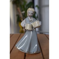 【東欧ヴィンテージ】【リガ陶器工場】サーブする女性のフィギュリン