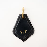 イニシャル入りキーホルダー(コードバン／ブラック)