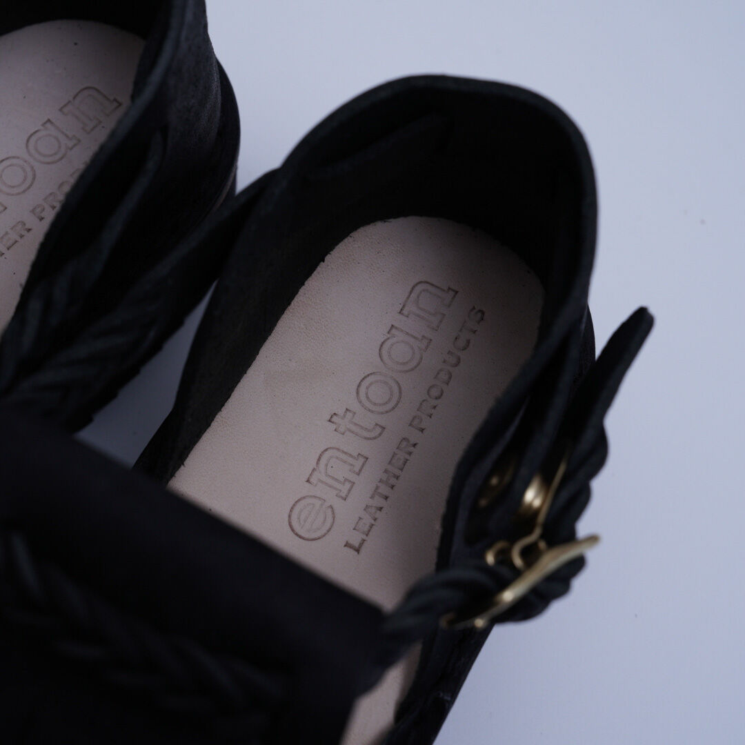 フリンジ付きブラックサンダル EVRIS カラーフリンジオープントゥサンダル ブラック -靴