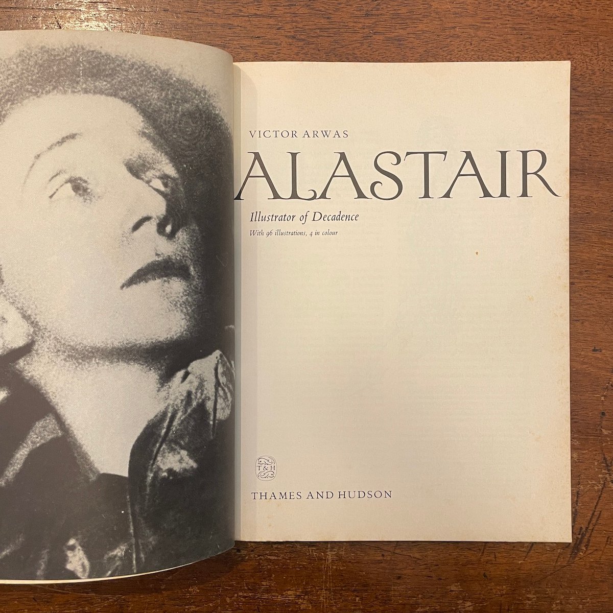 ALASTAIR Drawings & Illustrations アラステア Alastair Drawings and Illustrations Dover アラステア – smokebooks shop
