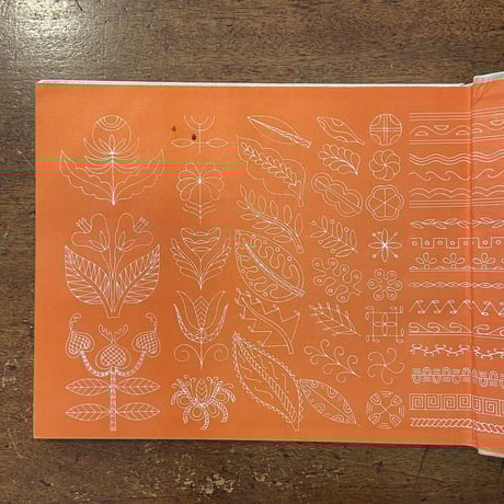 「Adventures in Stitches」Mariska Karasz（マリスカ・カラス）