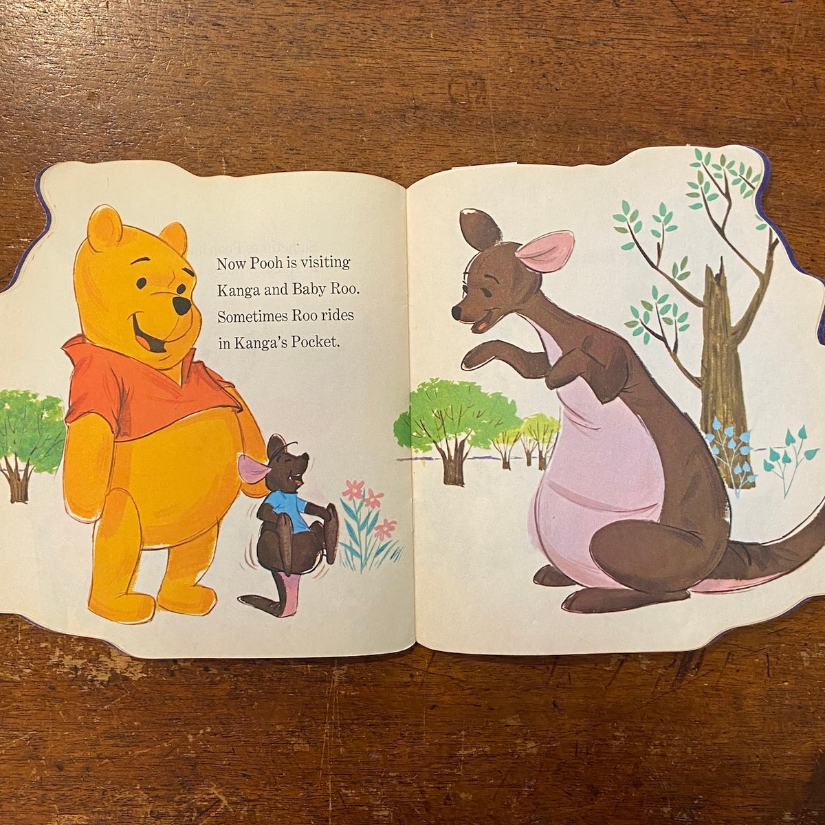 A GOLDEN SHAPE BOOK：The WINNIE-The-POOH Book」A